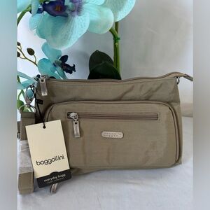 NWT Baggallini classic collection crossbody